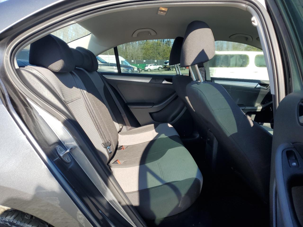 2017 Volkswagen Jetta - Image 10