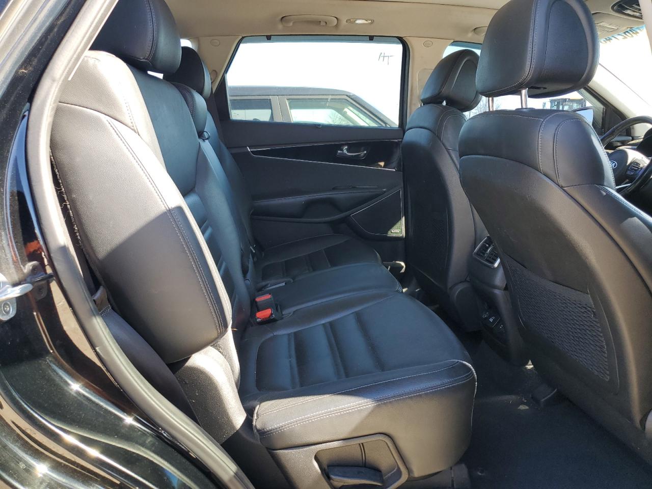 2016 Kia Sorento - Image 11