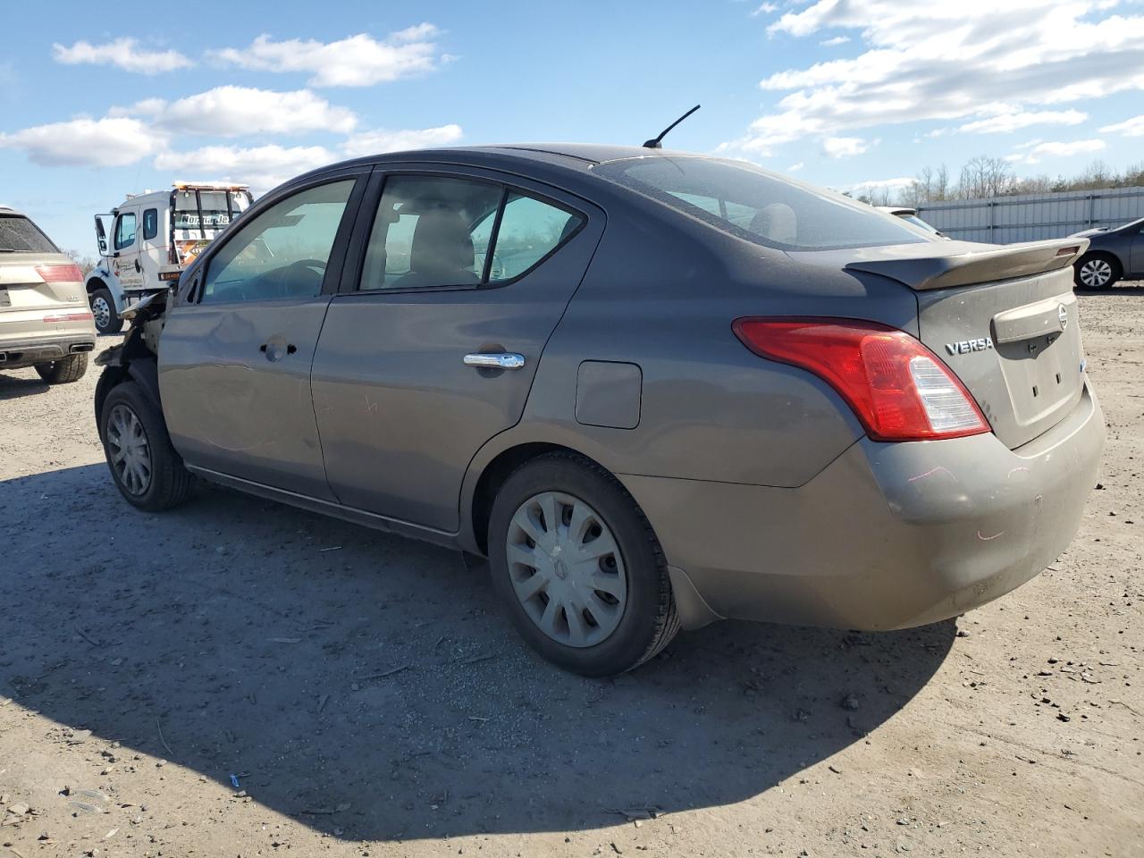 2014 Nissan Versa - Image 2