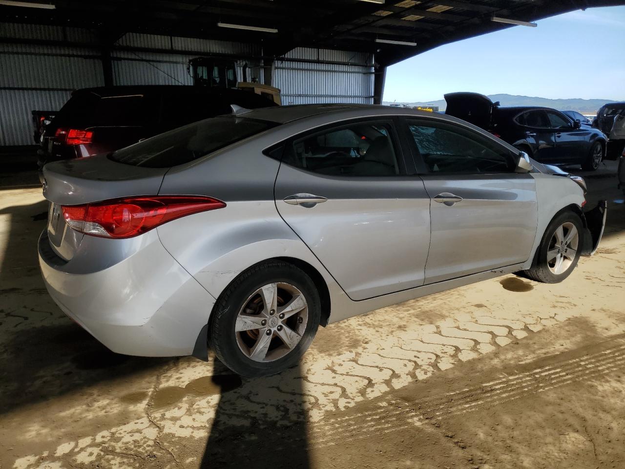 2013 Hyundai Elantra - Image 3
