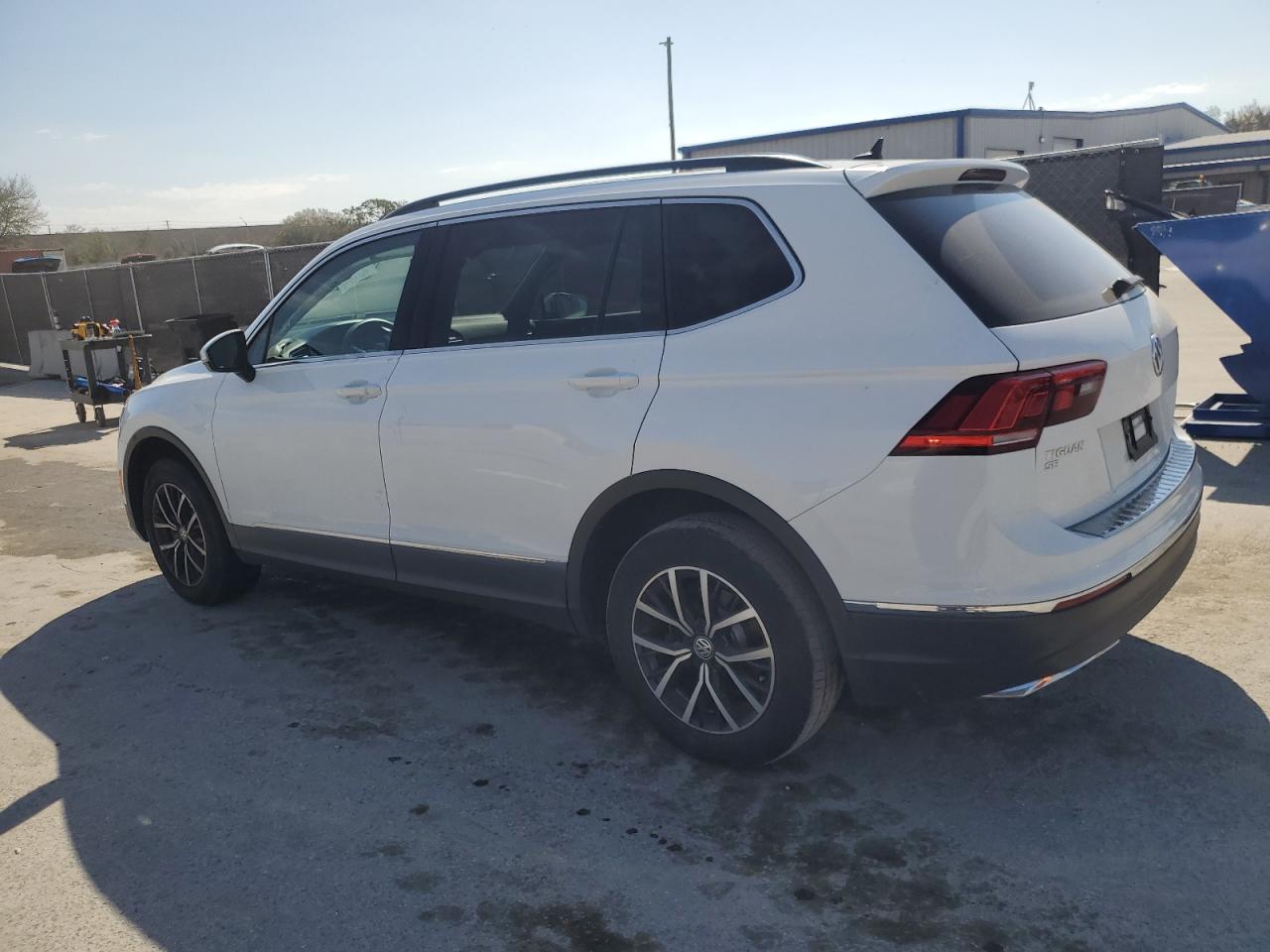 2021 Volkswagen Tiguan - Image 2