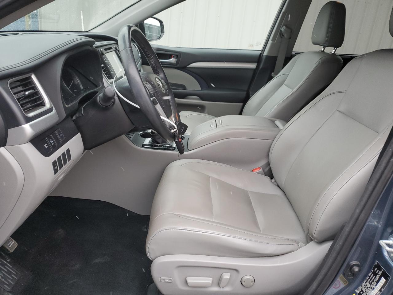 2017 Toyota Highlander - Image 7