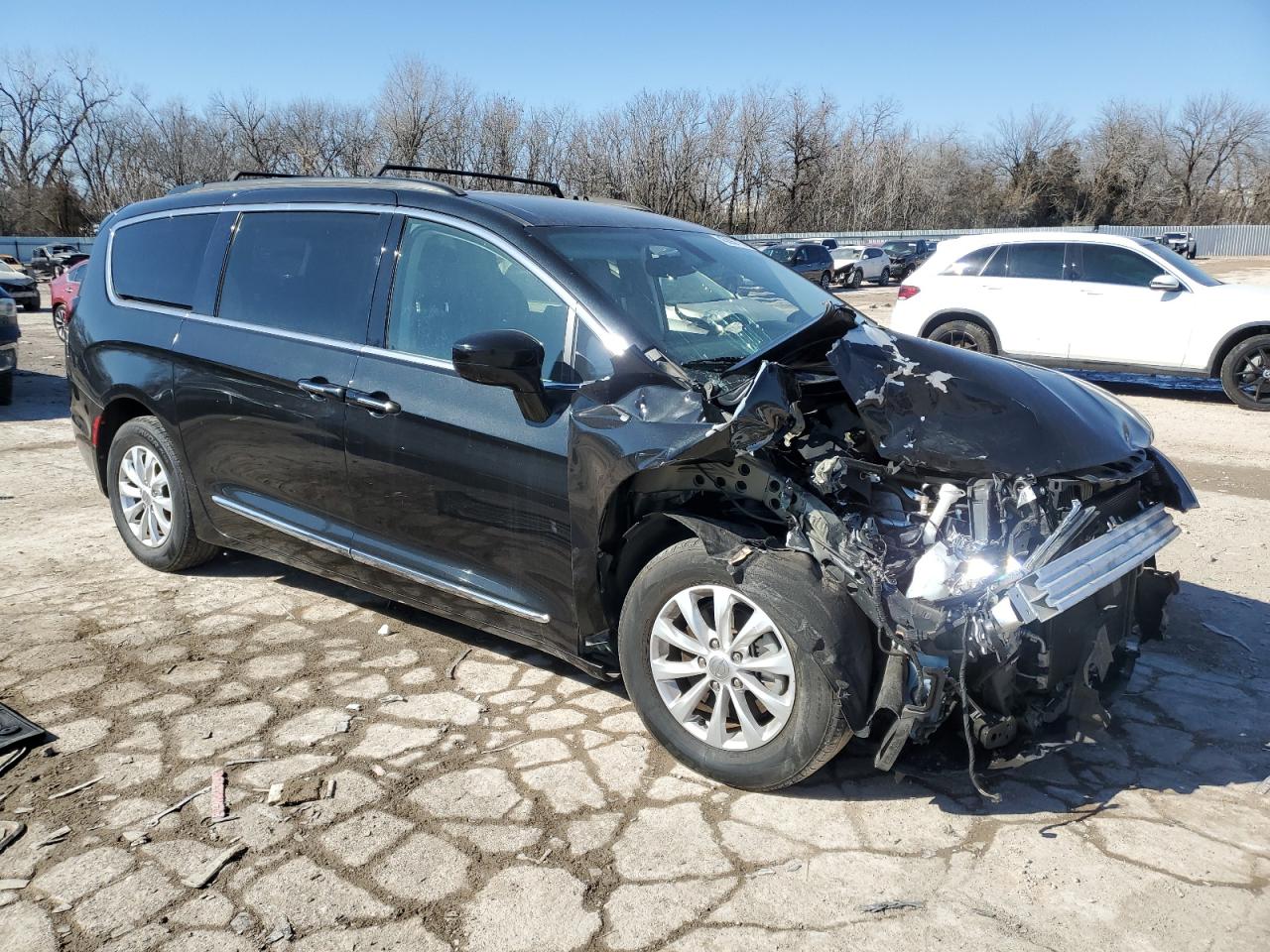 2017 Chrysler Pacifica - Image 4