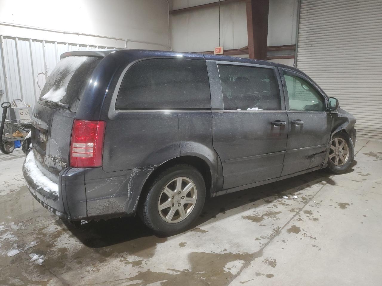2010 Chrysler Town & Country - Image 3