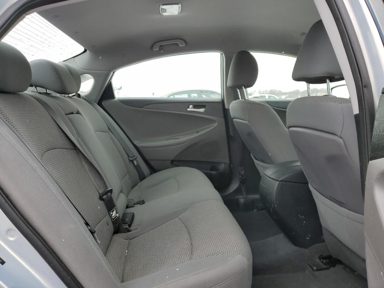 2013 Hyundai Sonata - Image 11