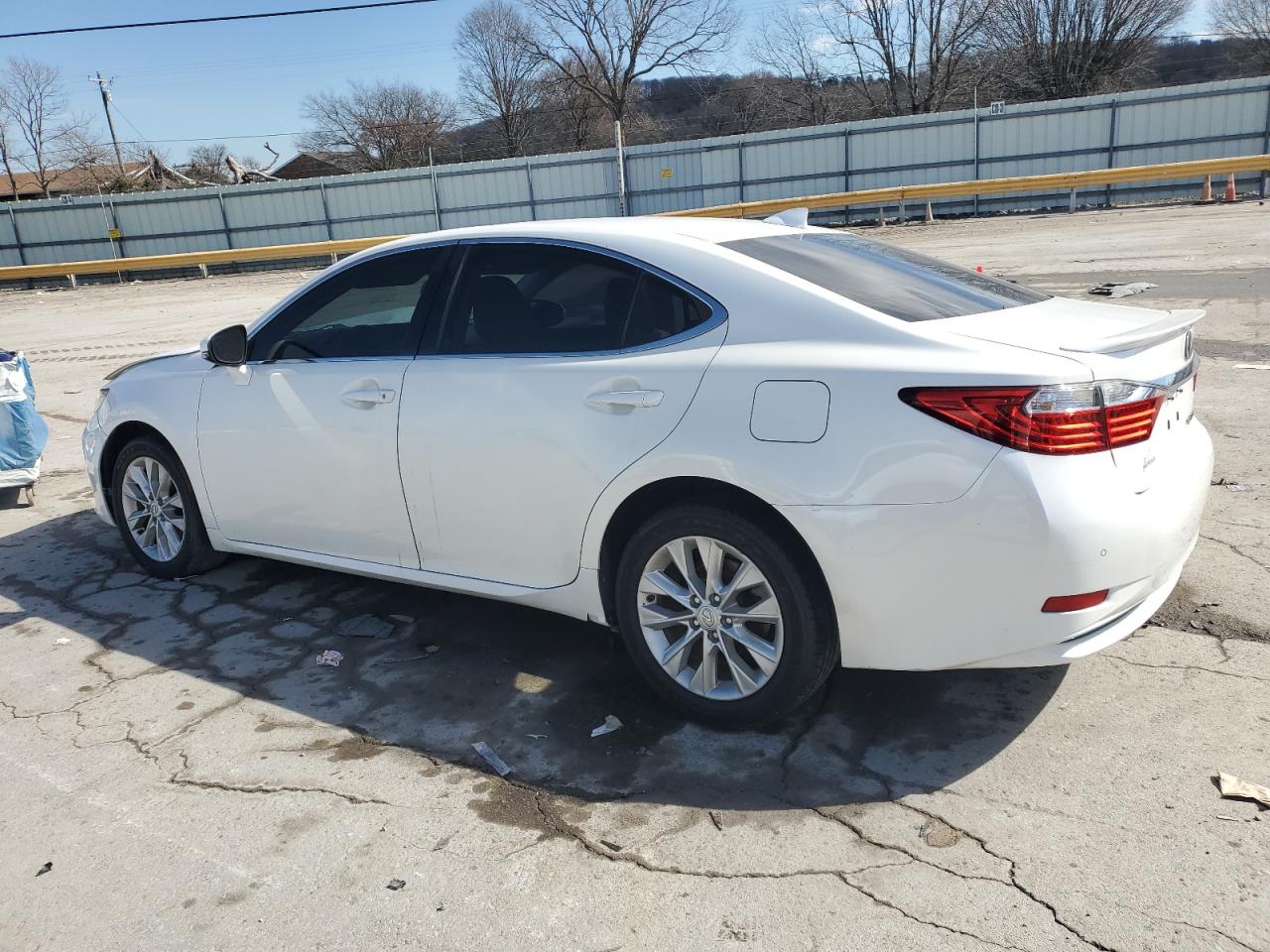 2015 Lexus ES - Image 2