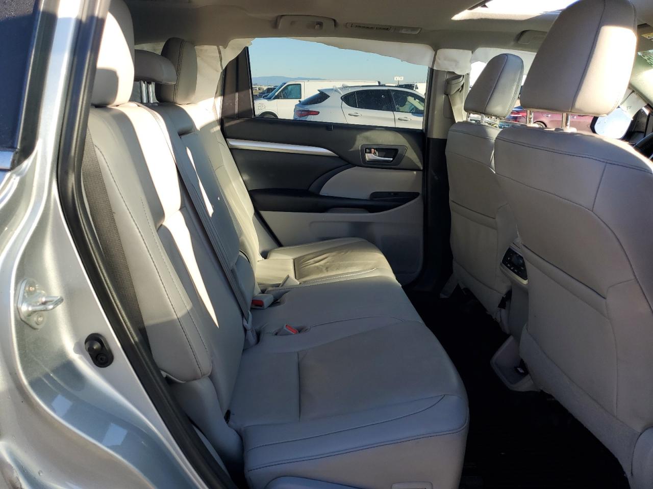 2019 Toyota Highlander - Image 10