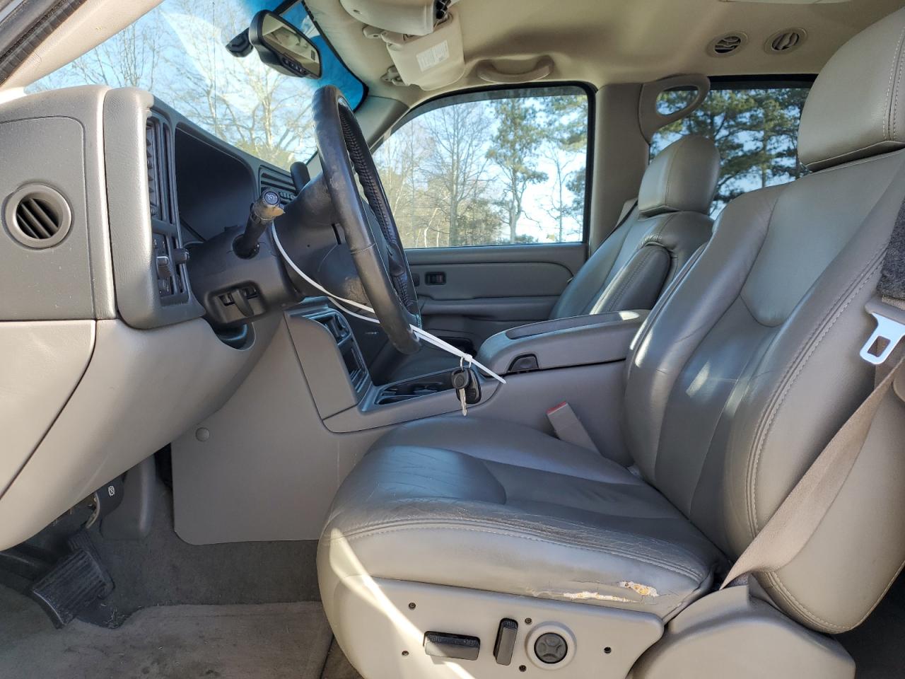 2004 Chevrolet Tahoe - Image 7