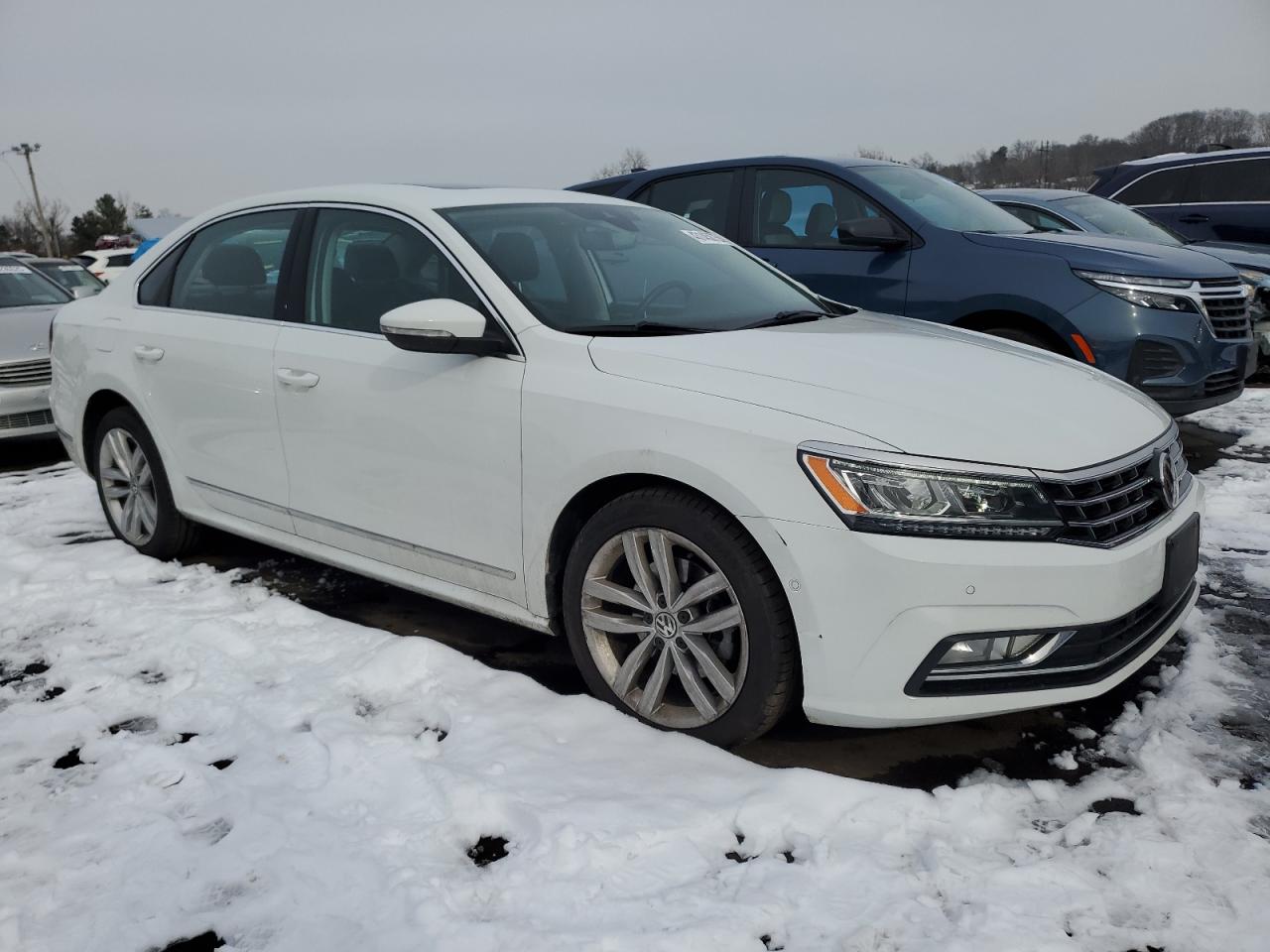 2018 Volkswagen Passat - Image 4