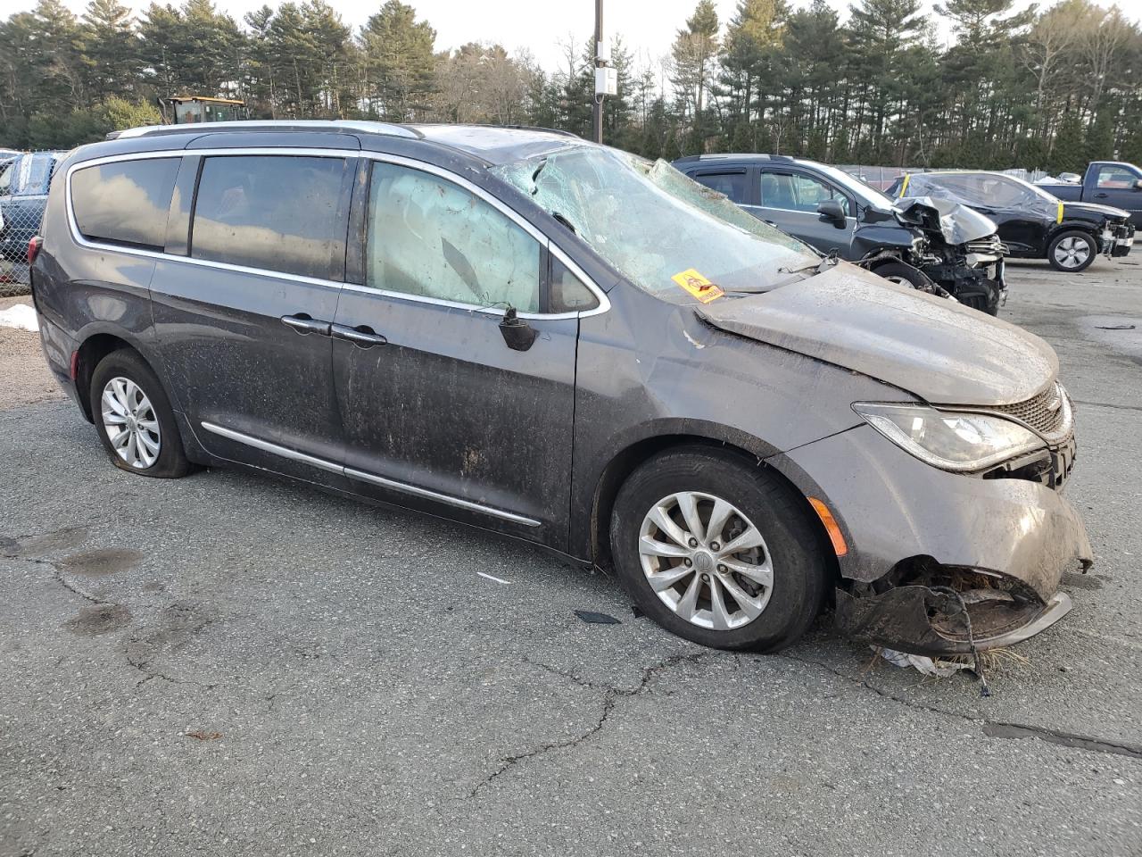 2019 Chrysler Pacifica - Image 4