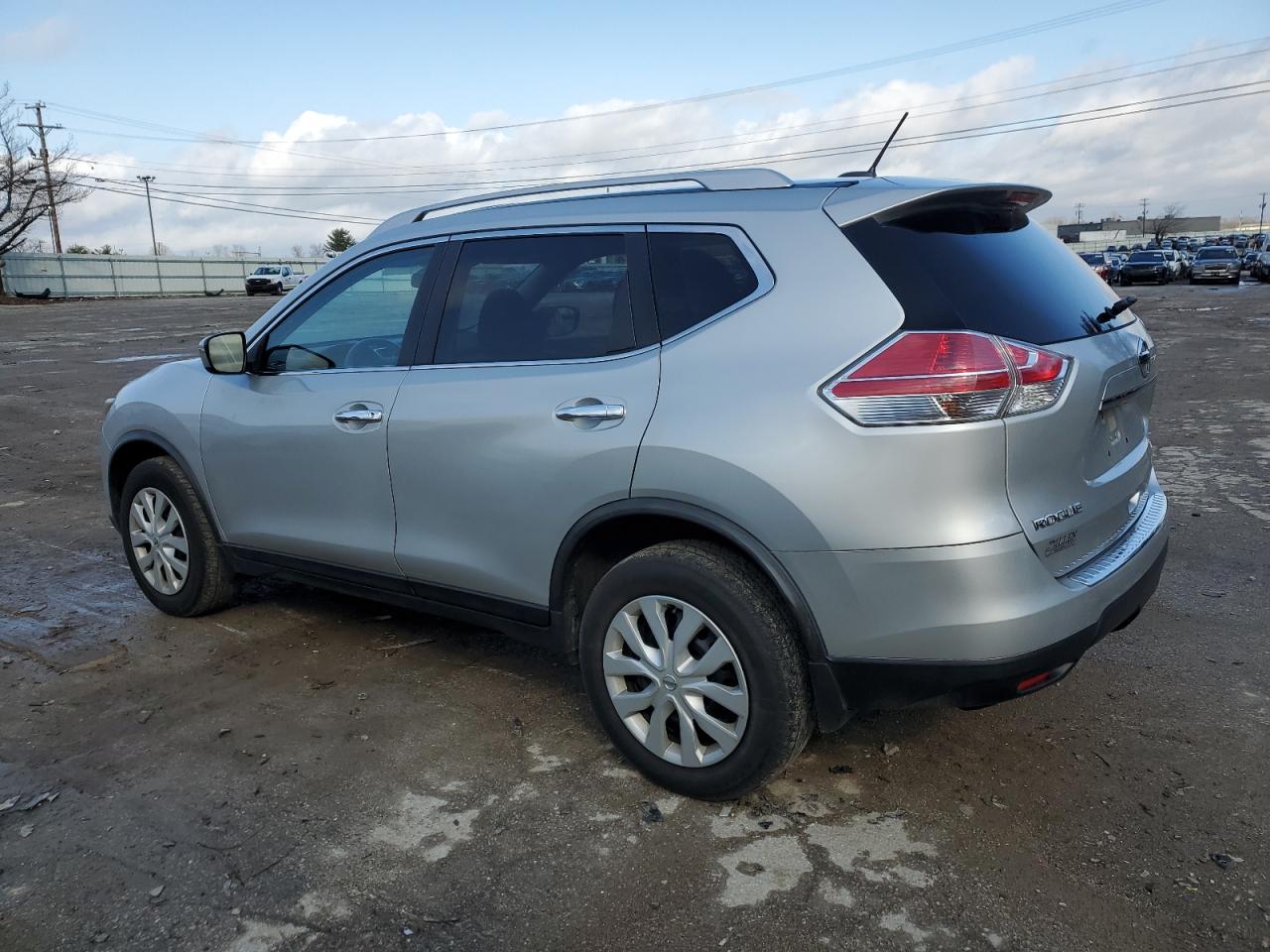 2016 Nissan Rogue - Image 2