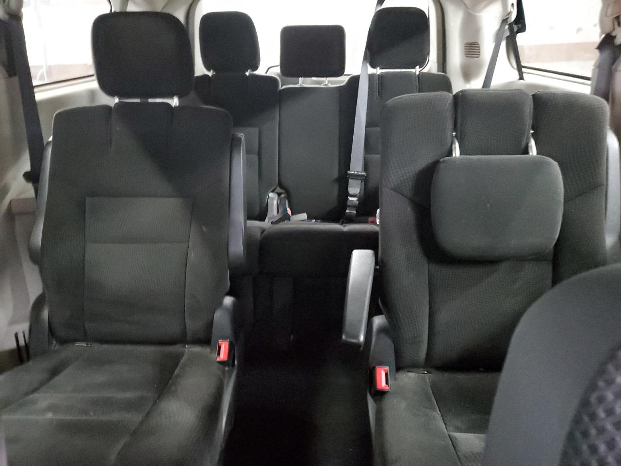 2016 Dodge Caravan - Image 10