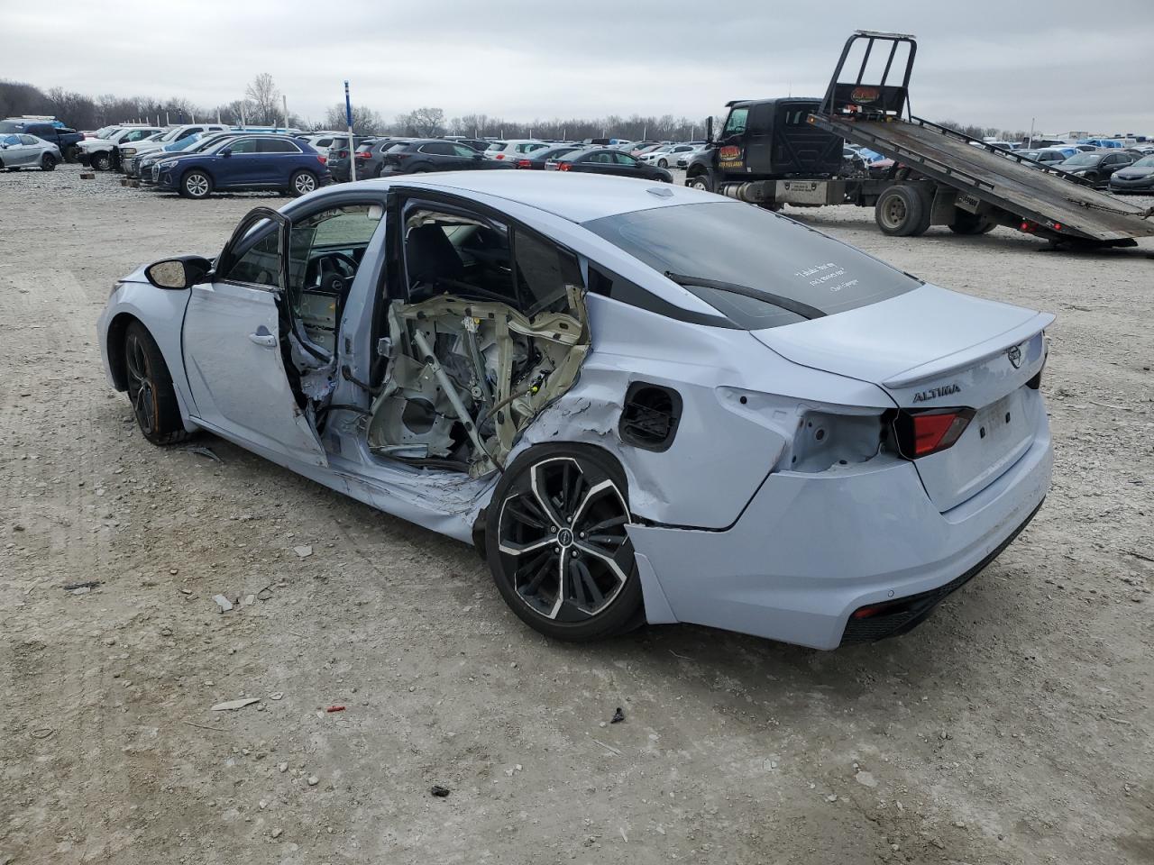 2024 Nissan Altima - Image 2