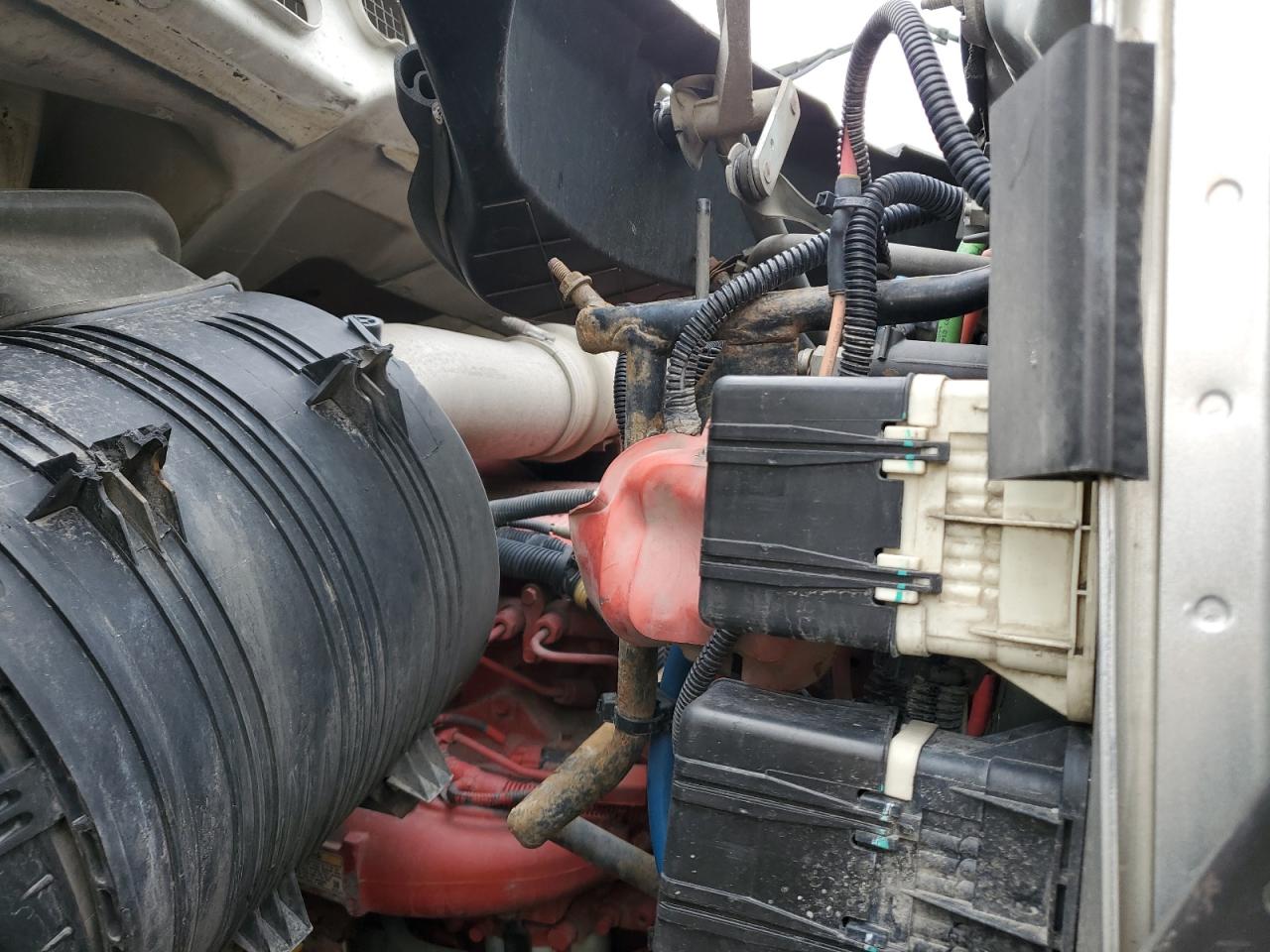 2015 International Prostar Semi Truck VIN: 3HSDJAPR0FN664265 Lot: 46298505