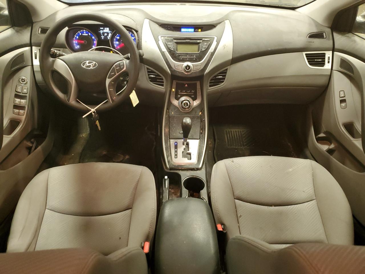 2013 Hyundai Elantra - Image 8