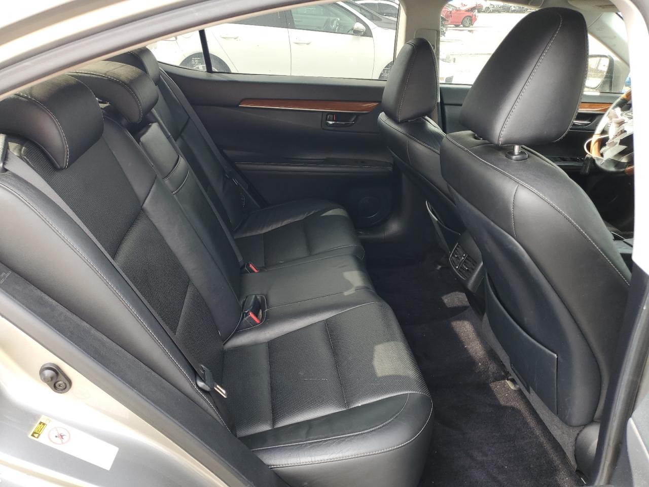 2015 Lexus ES - Image 10
