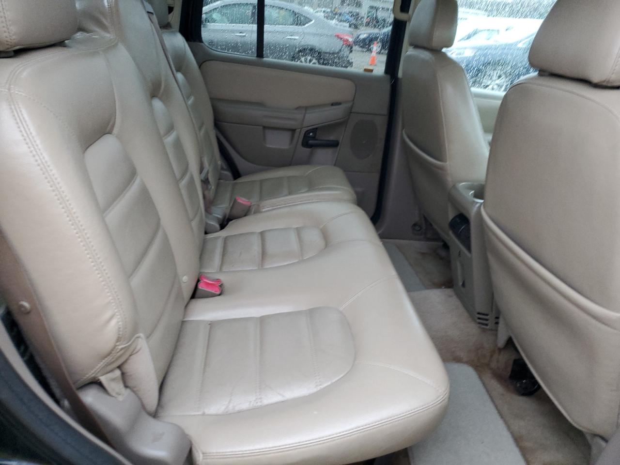 2005 Ford Explorer - Image 11