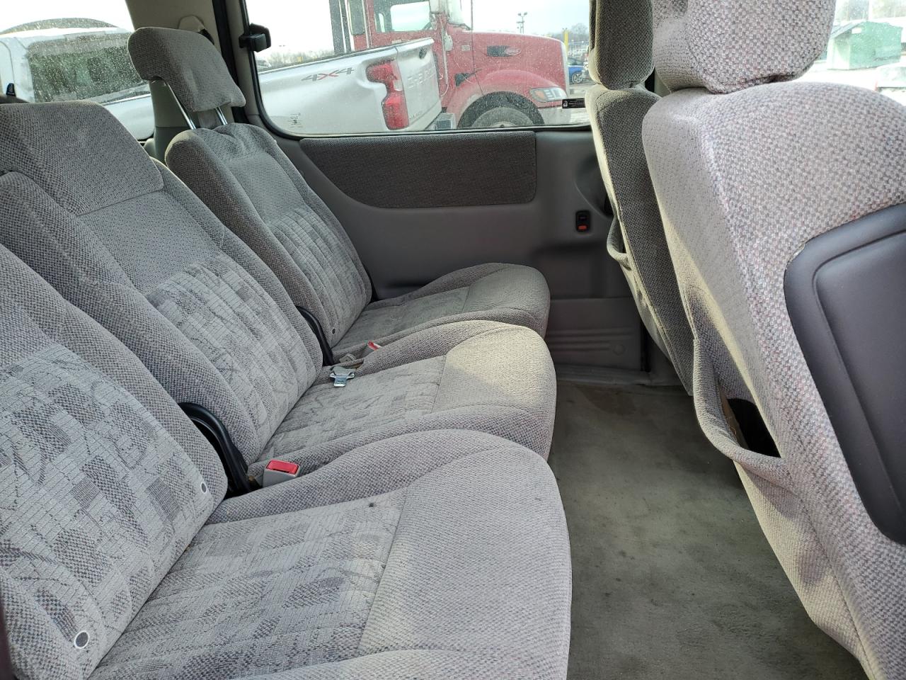 2001 Pontiac Montana - Image 11