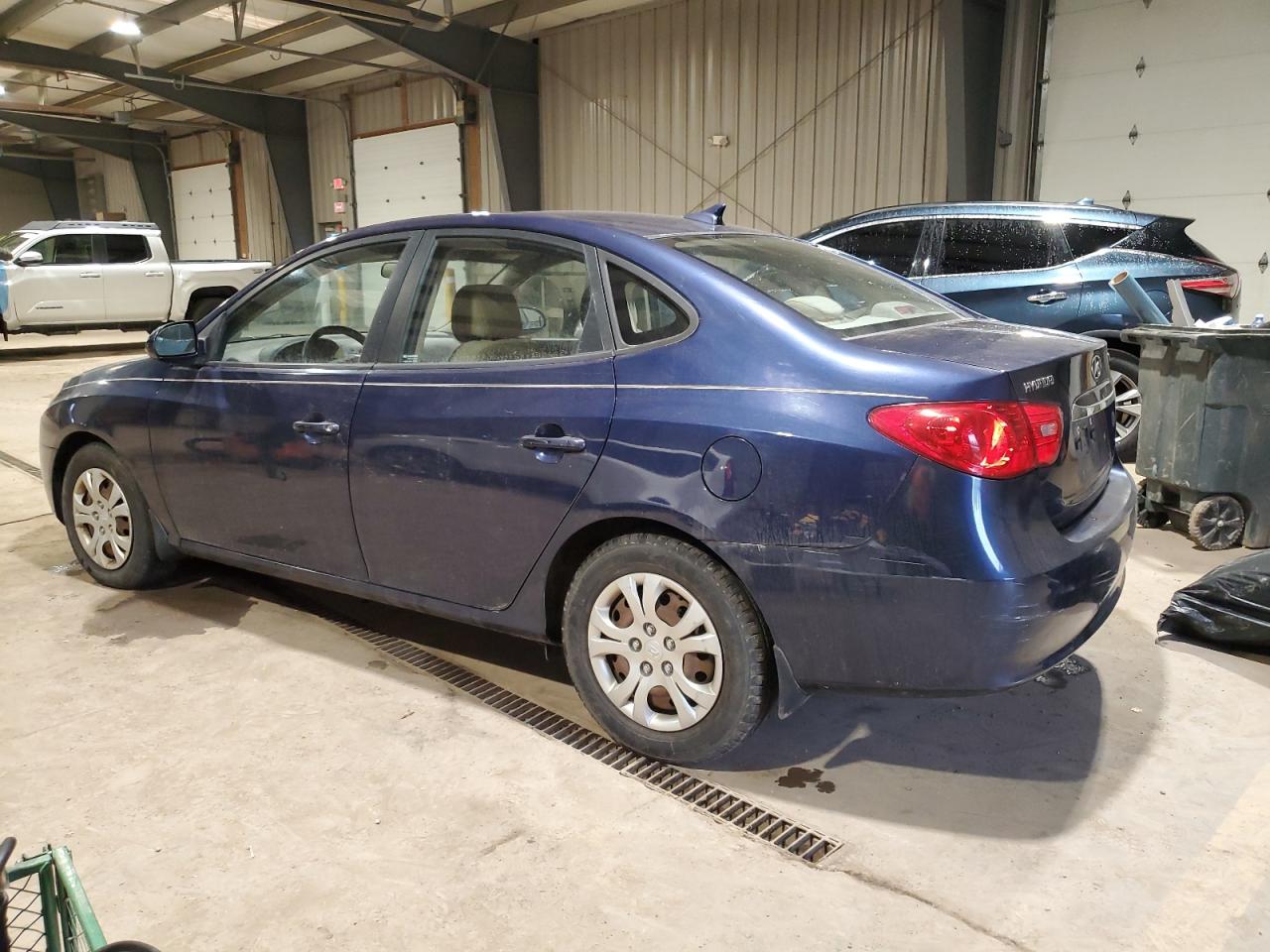 2010 Hyundai Elantra - Image 2