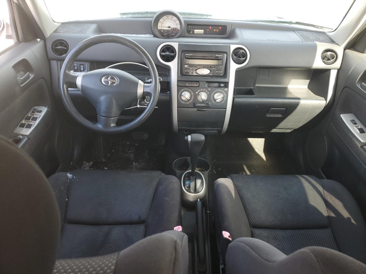 2005 Scion xB - Image 8