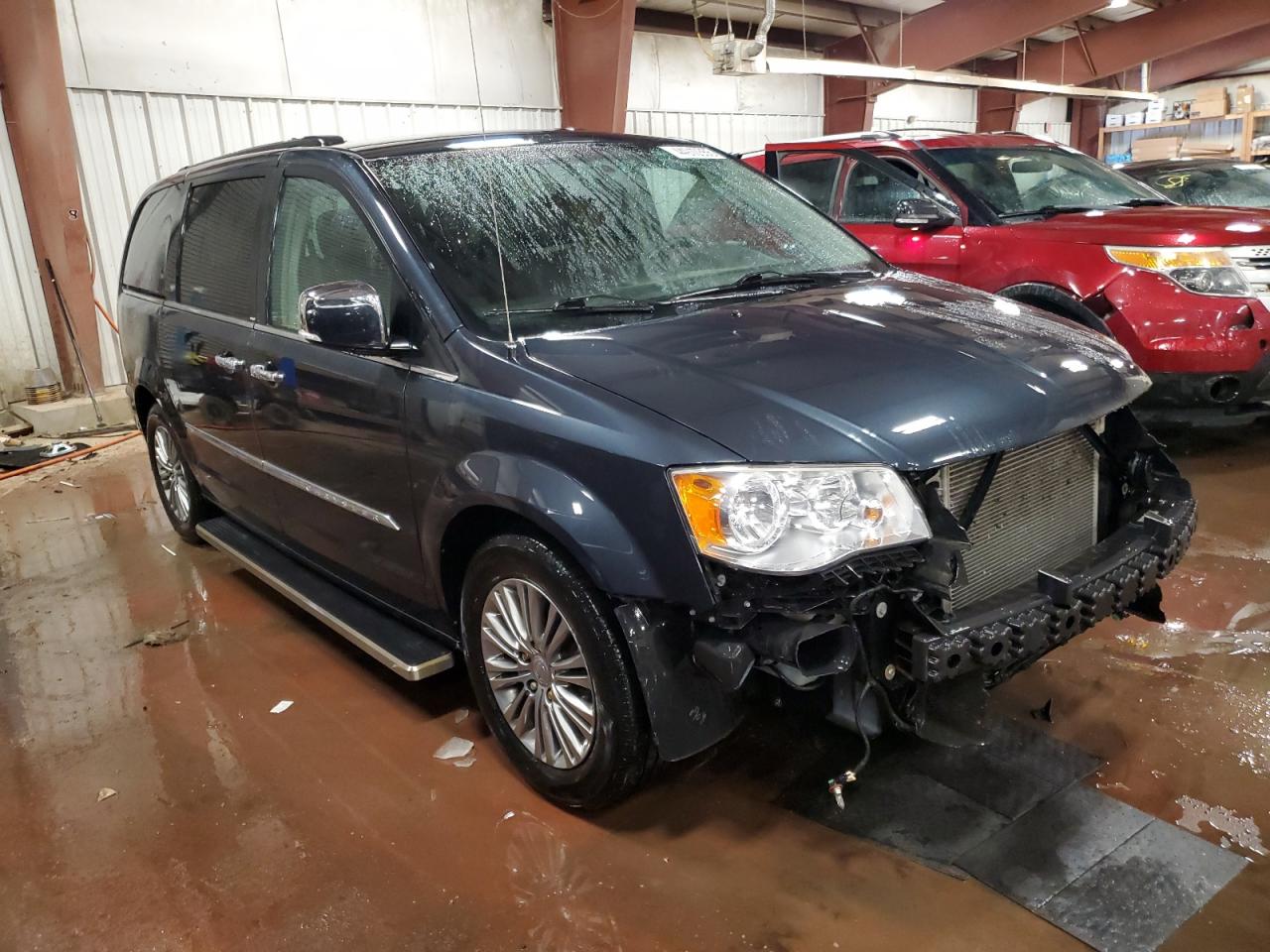 2014 Chrysler Town & Country - Image 4