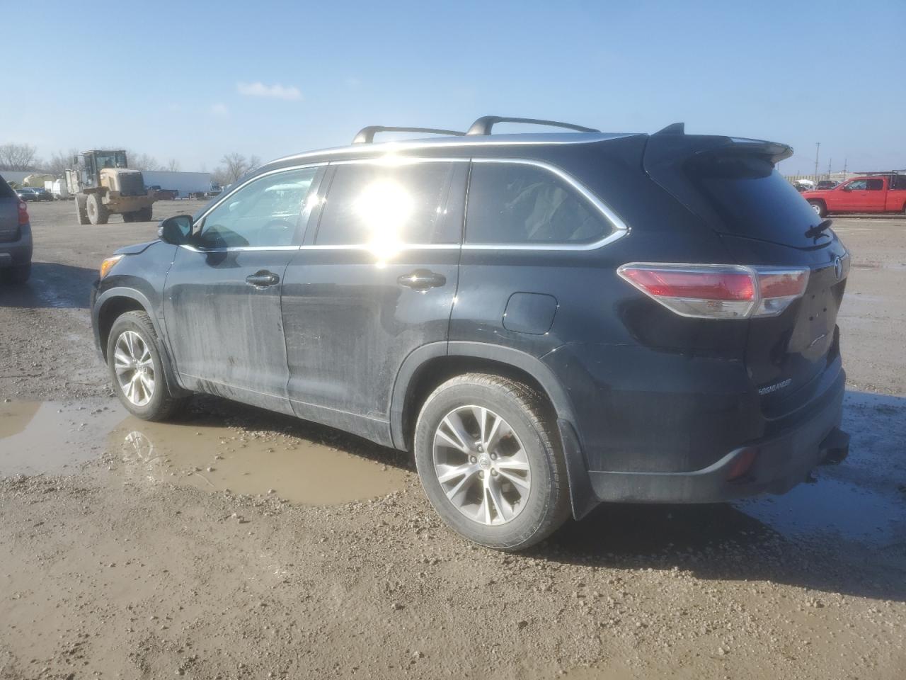 2015 Toyota Highlander - Image 2