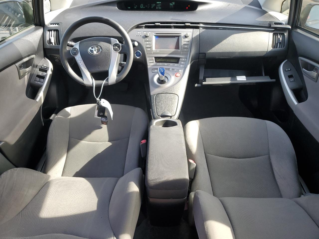 2013 Toyota Prius - Image 8