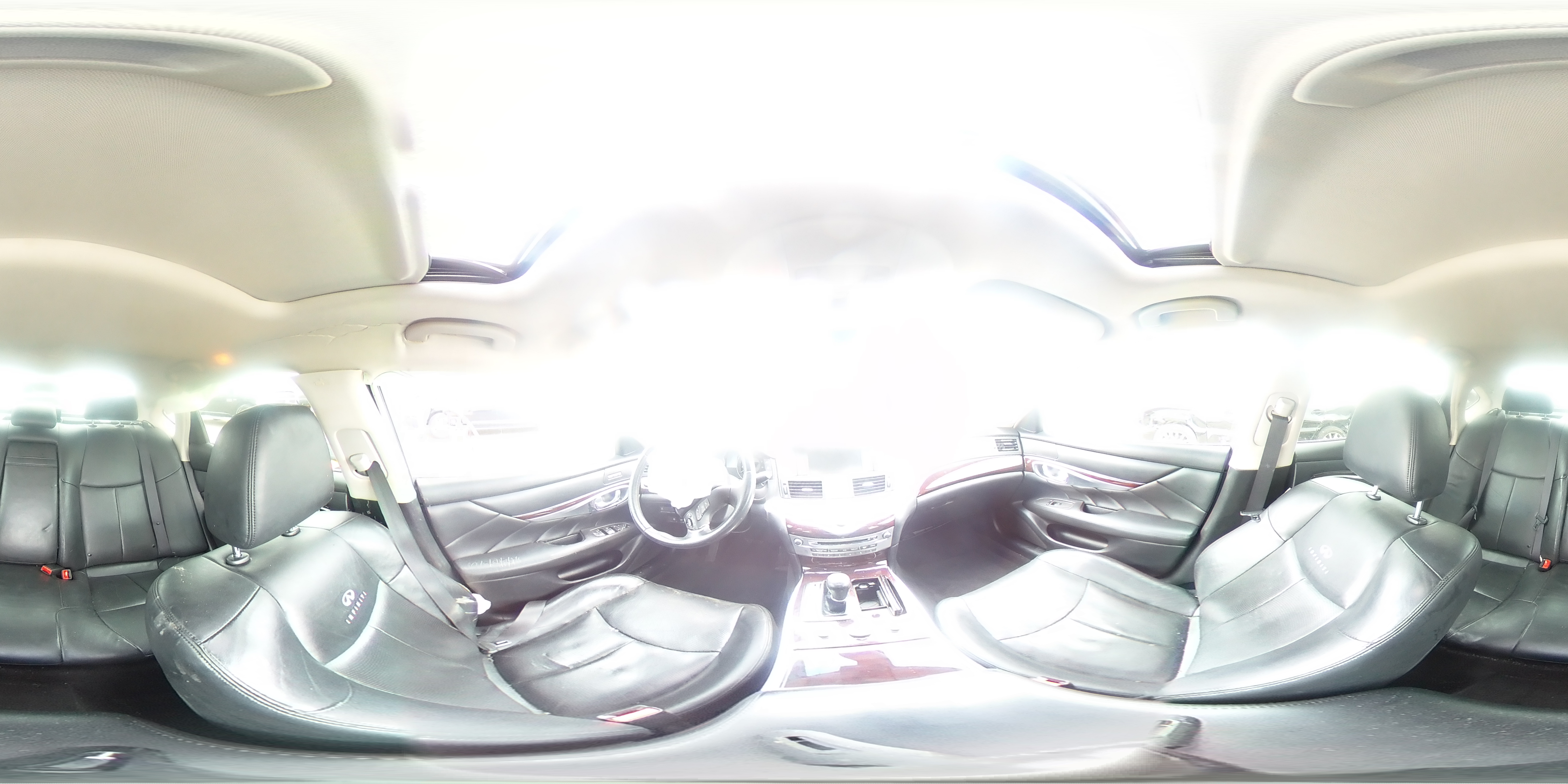 2011 Infiniti M - Image 13