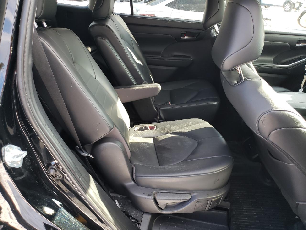 2021 Toyota Highlander - Image 11