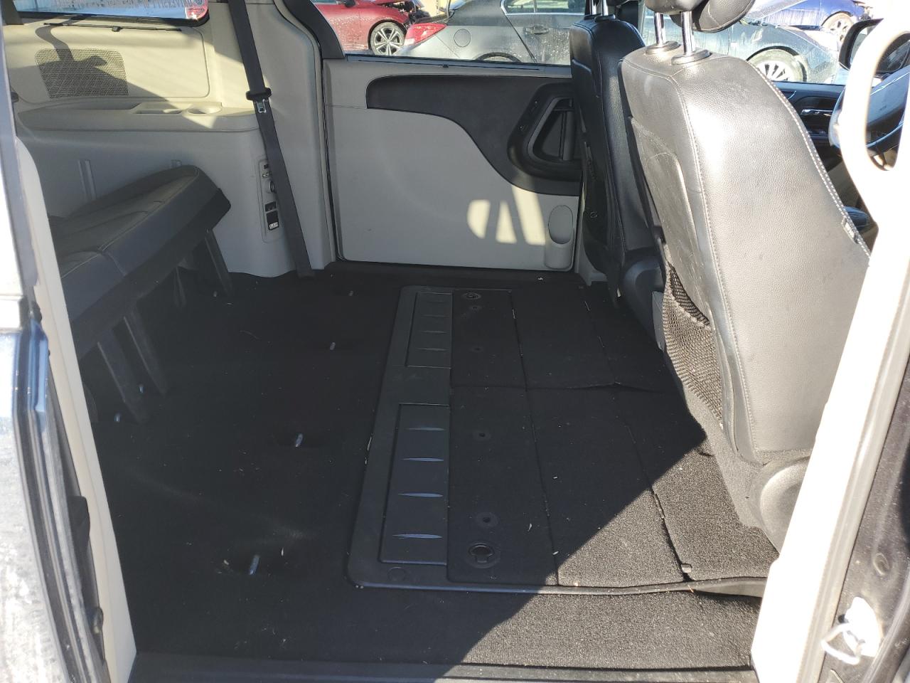 2014 Chrysler Town & Country - Image 12