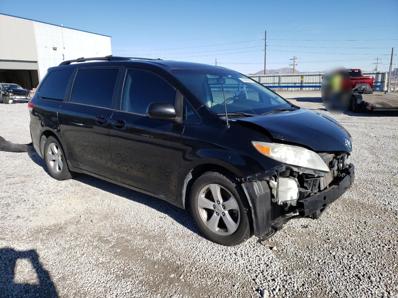 2014 Toyota Sienna - Image 4
