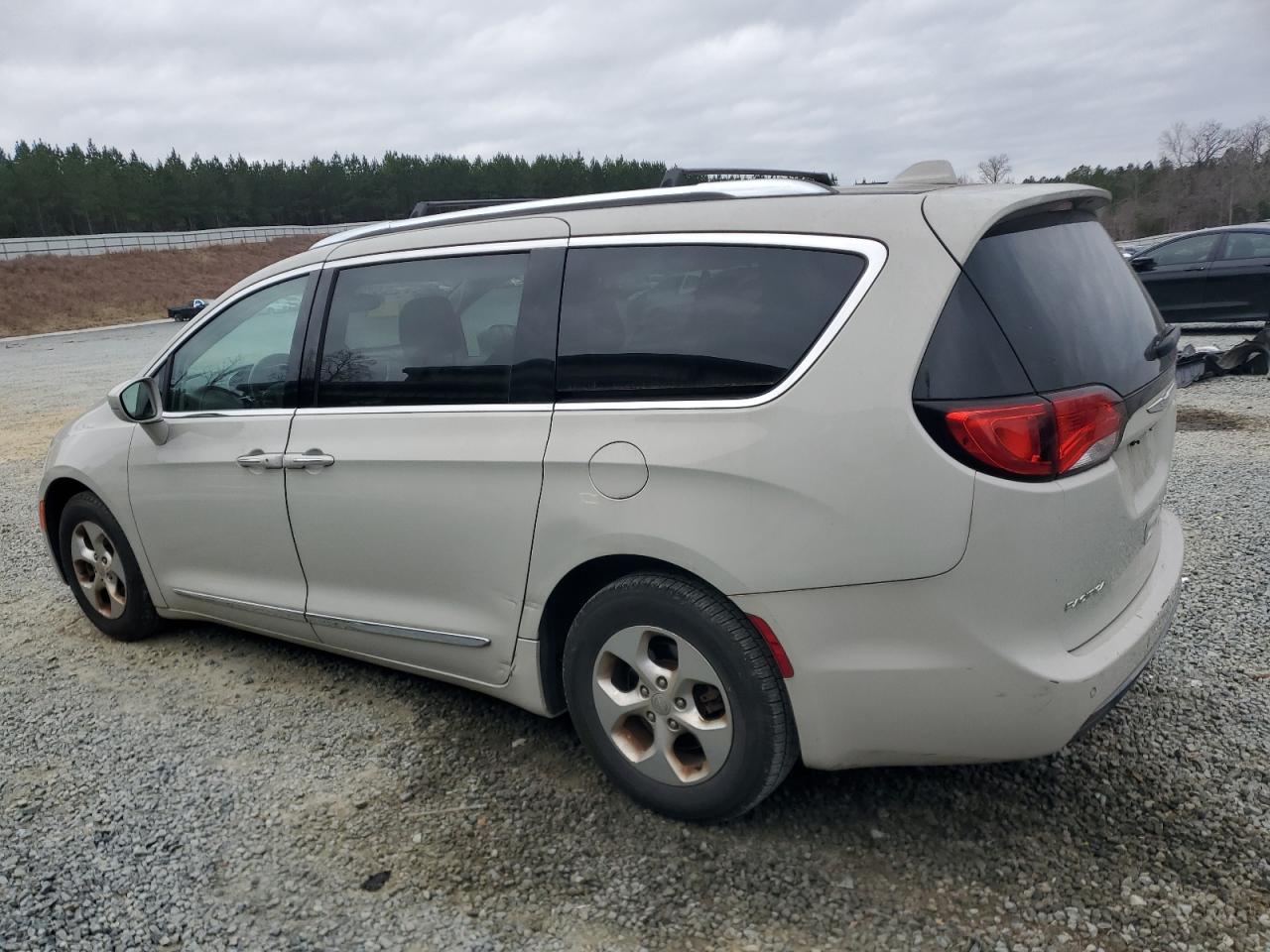2017 Chrysler Pacifica - Image 2