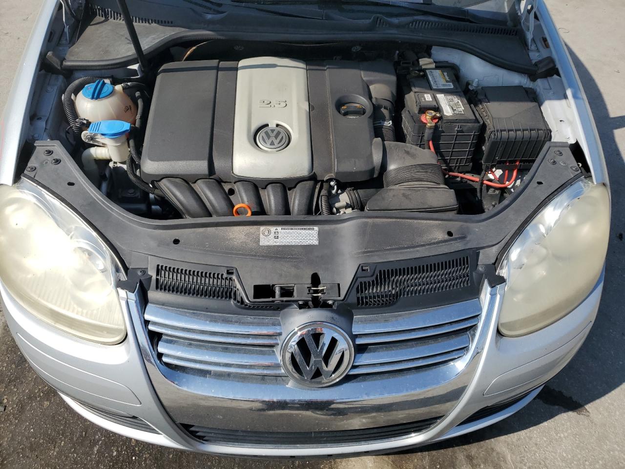 2009 Volkswagen Jetta - Image 11