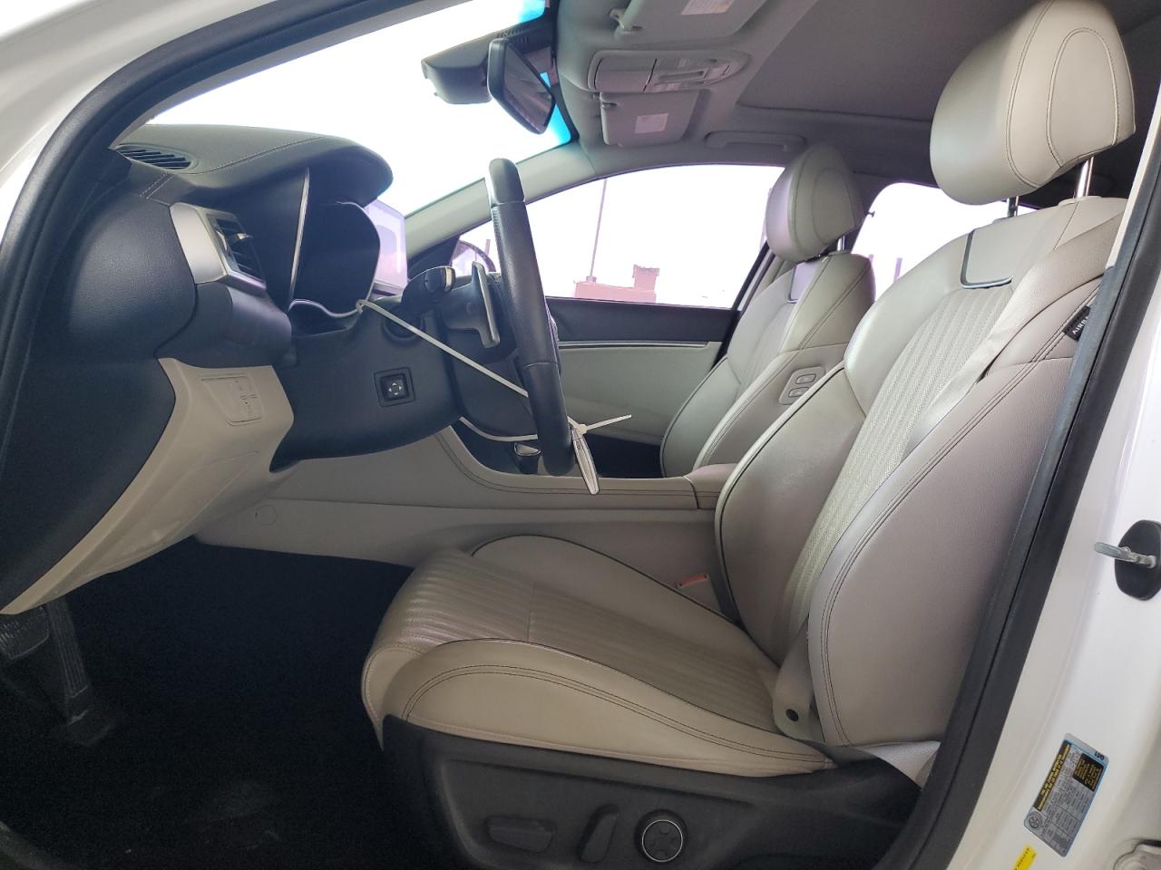 2020 Genesis G70 - Image 7