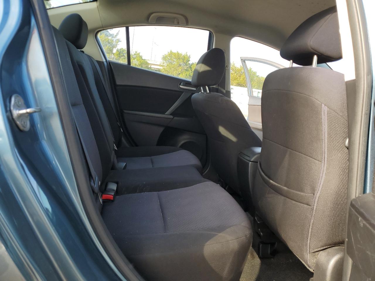 2010 Mazda 3 - Image 10