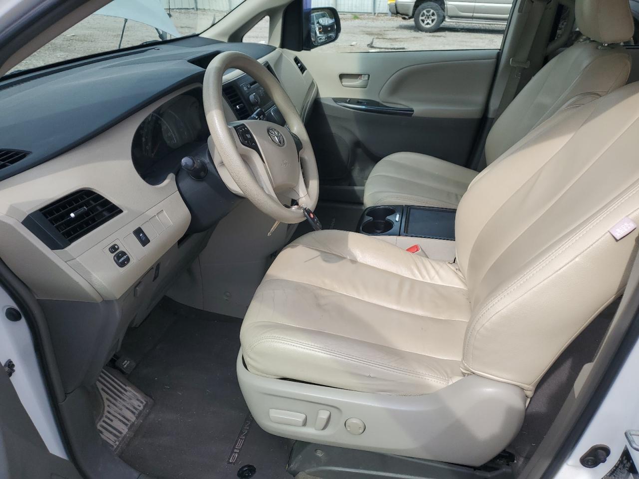 2013 Toyota Sienna - Image 7
