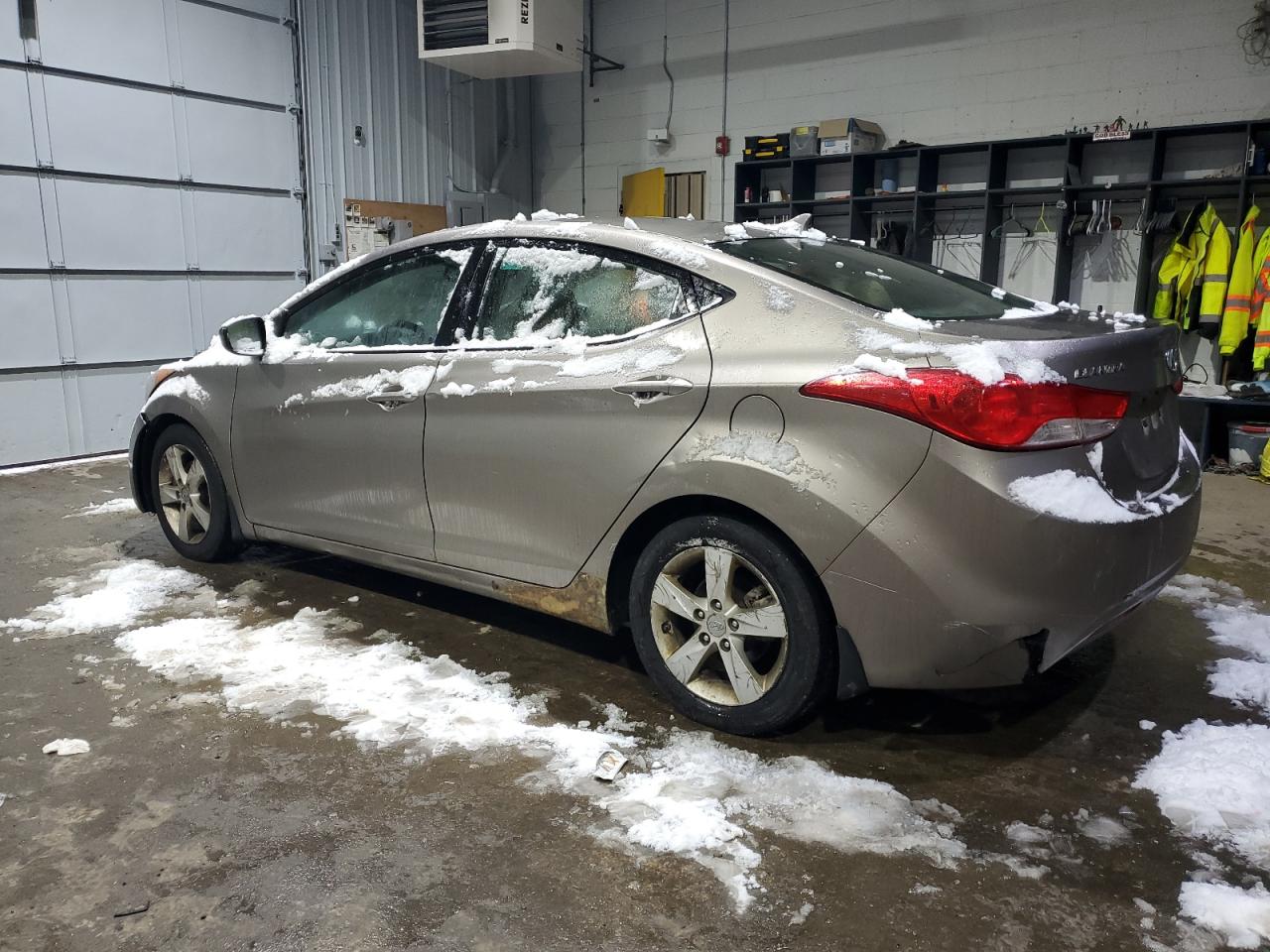 2013 Hyundai Elantra - Image 2