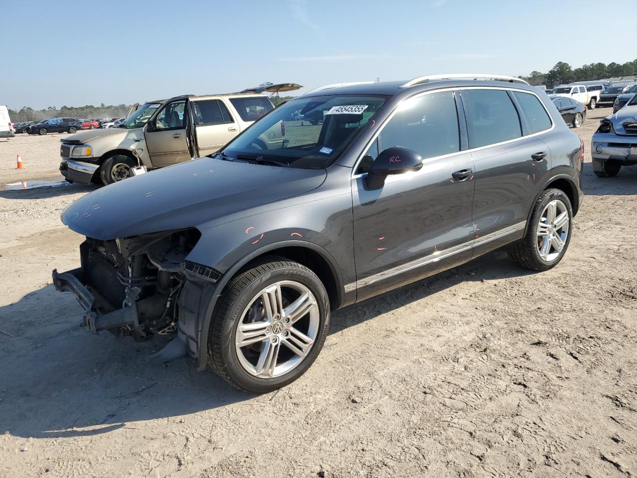 2016 Volkswagen Touareg - Image 1