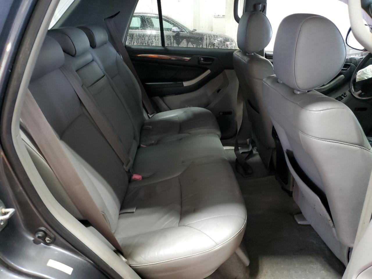 2004 Toyota 4Runner - Image 11