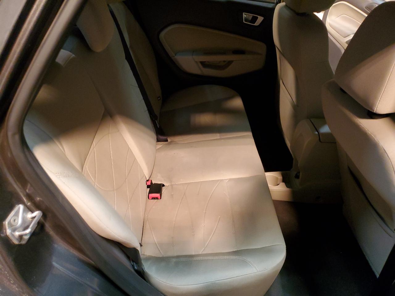 2015 Ford Fiesta - Image 10