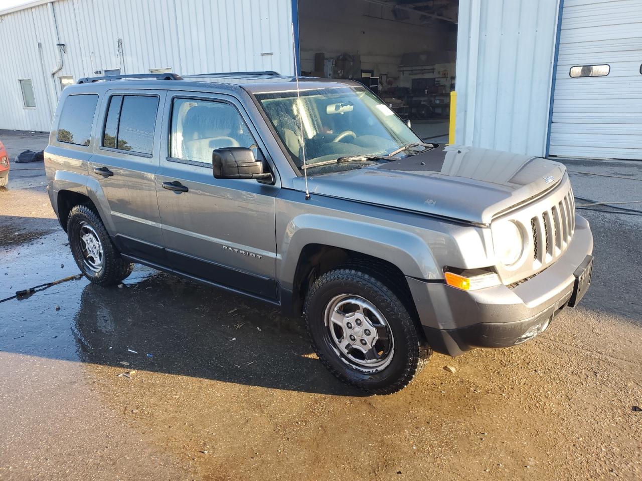 2014 Jeep Liberty (Patriot) - Image 4