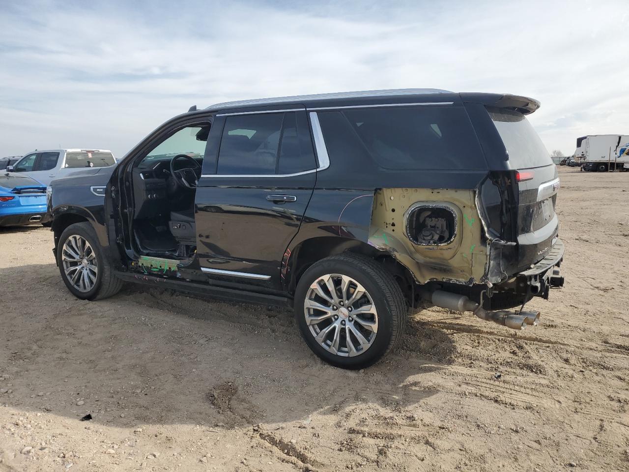 2022 GMC Yukon - Image 2