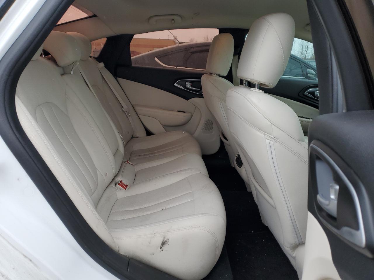 2015 Chrysler 200 - Image 10