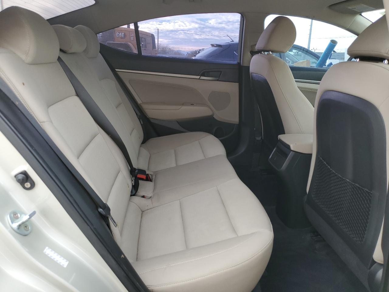 2017 Hyundai Elantra - Image 10