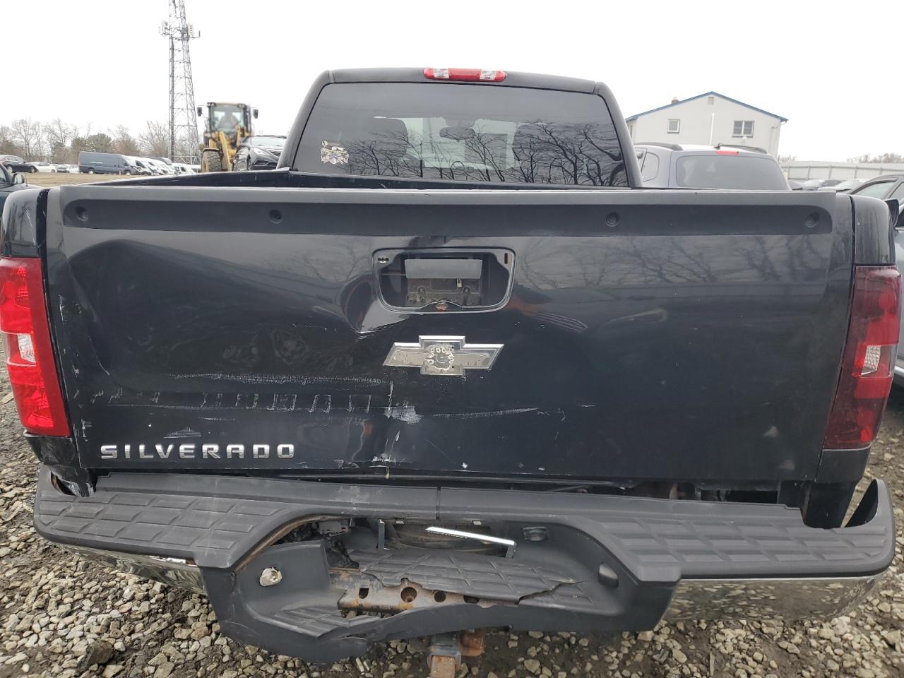 2007 Chevrolet Silverado - Image 6