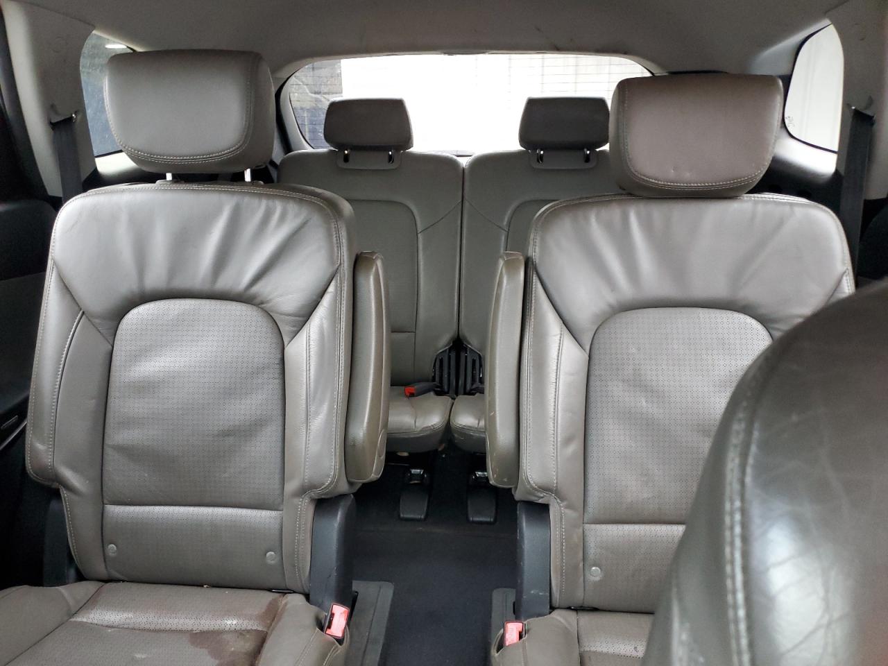 2014 Hyundai Santa Fe - Image 10