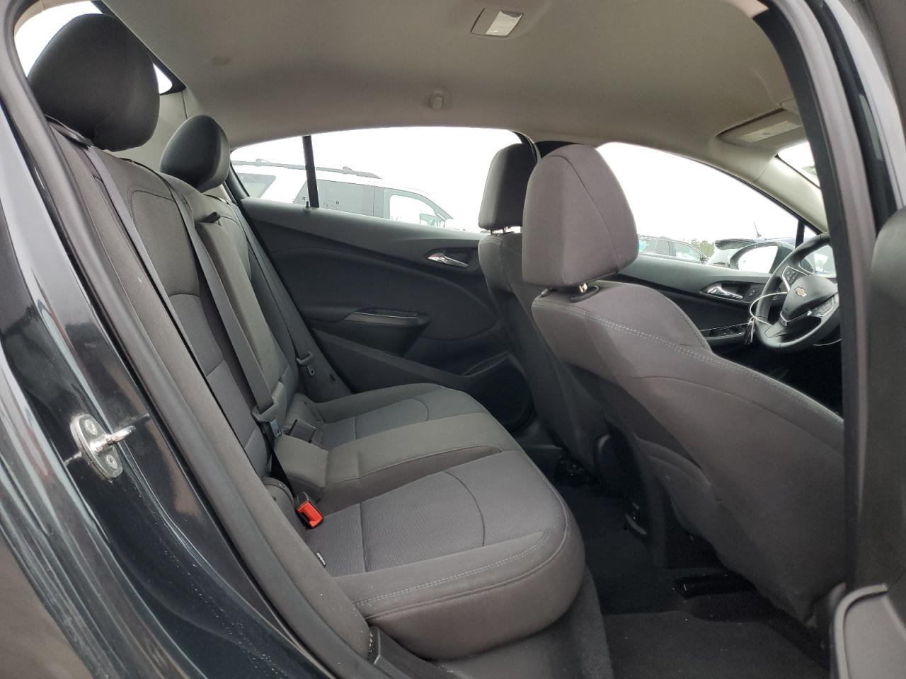 2018 Chevrolet Cruze - Image 10