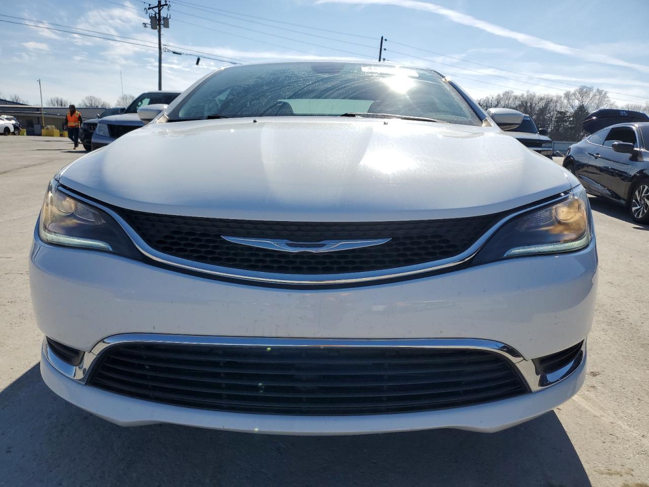 2017 Chrysler 200 - Image 5
