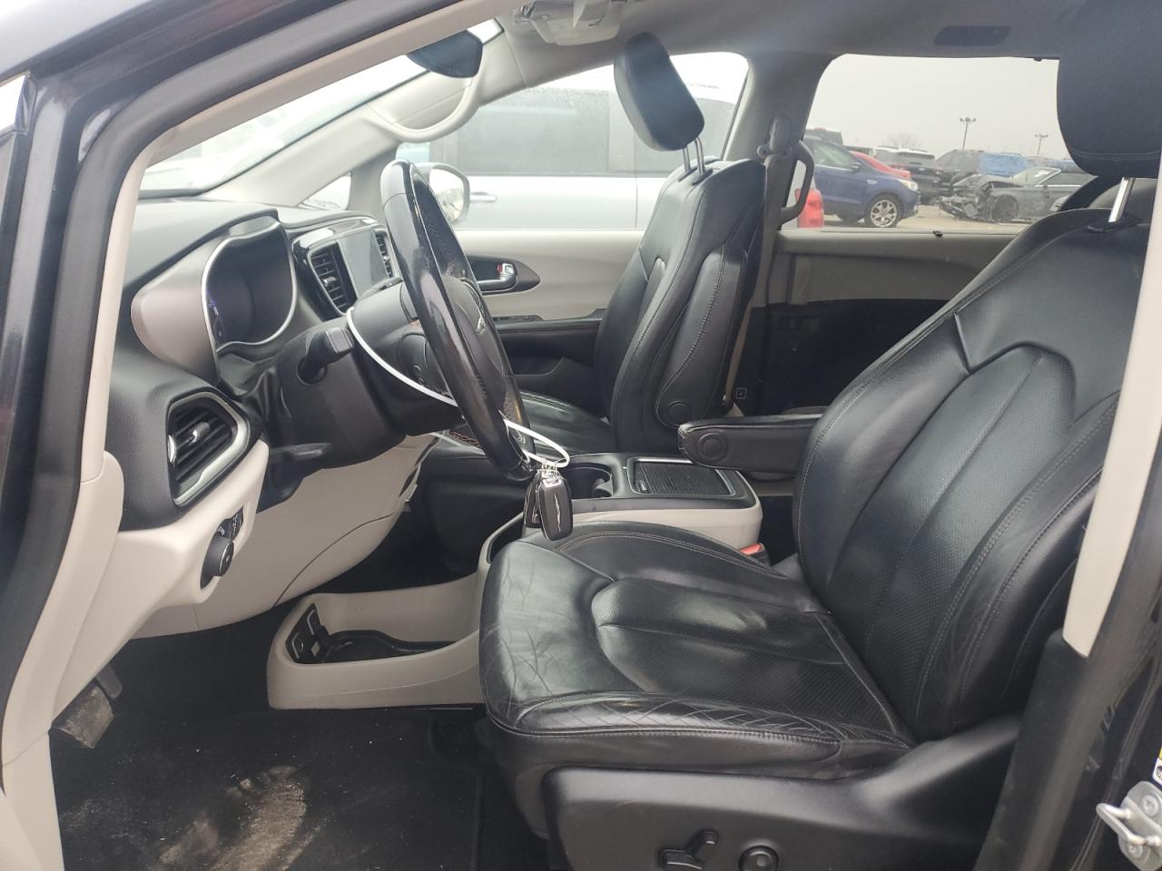 2020 Chrysler Pacifica - Image 7