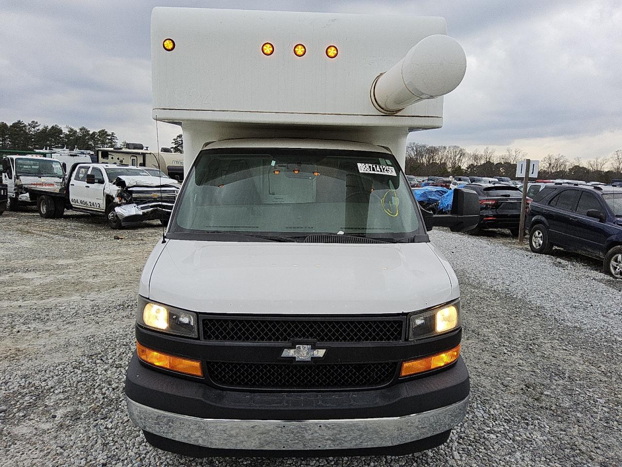 2018 Chevrolet Express - Image 5
